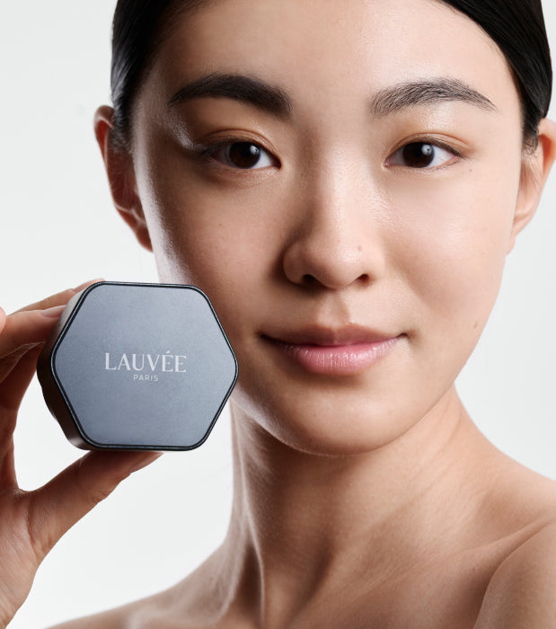 How to properly remove pollution from your skin with a cleansing brush?